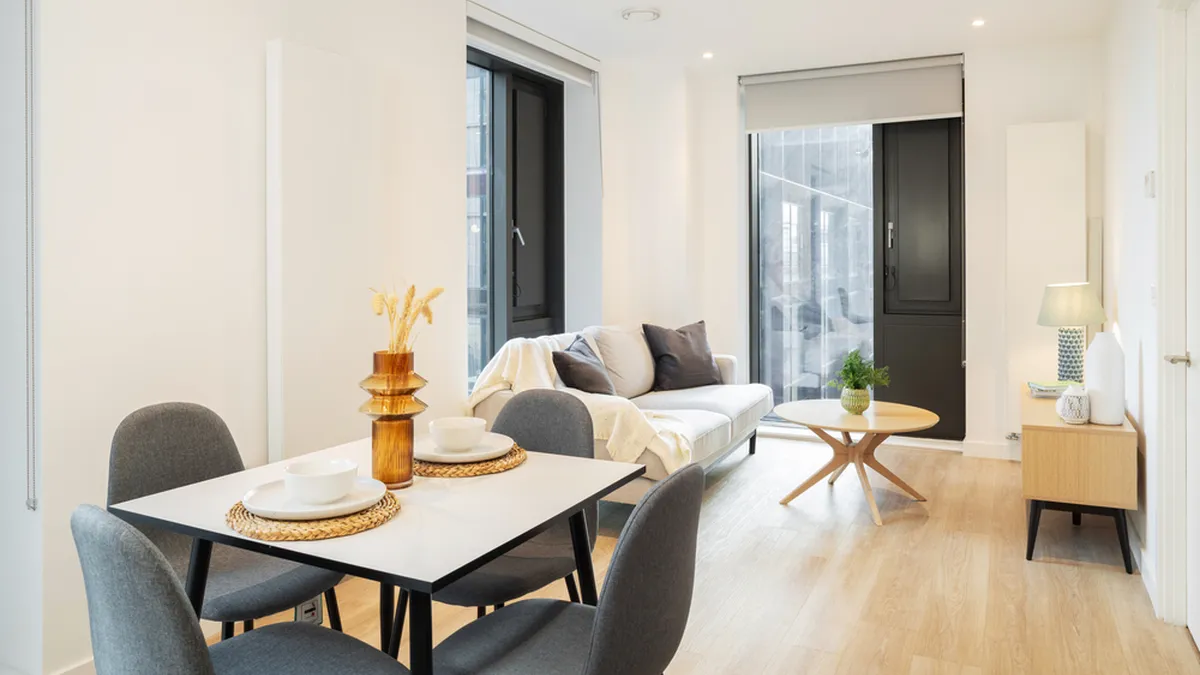 Select Property U Haus 70